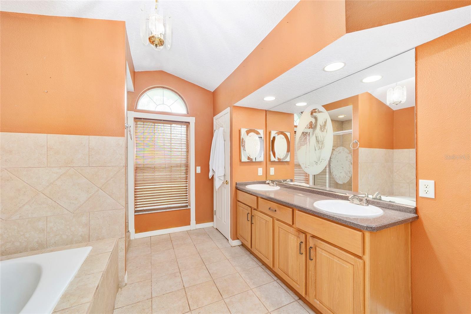 CRYSTAL PARADISE ESTATES - Residential