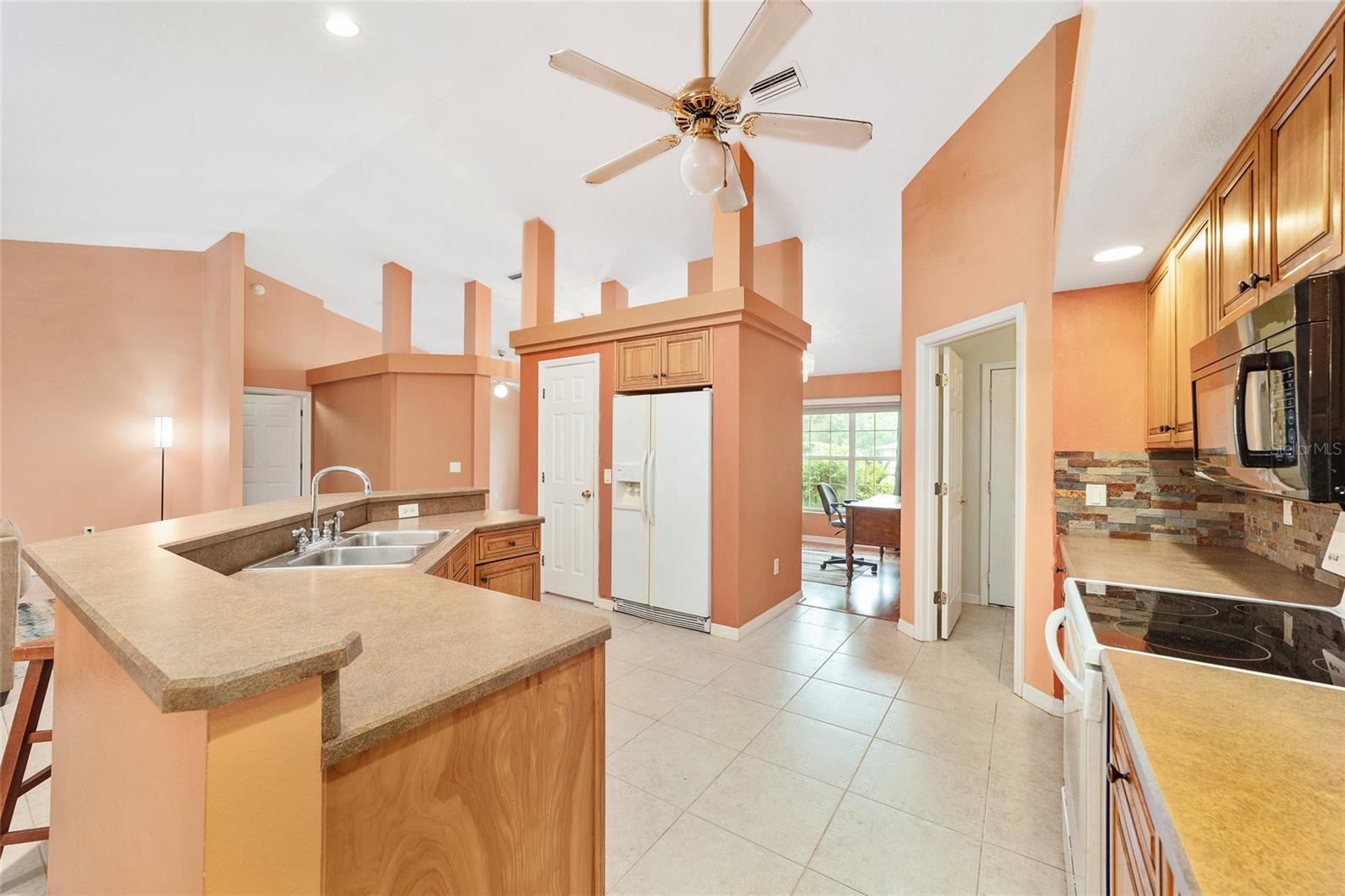 CRYSTAL PARADISE ESTATES - Residential