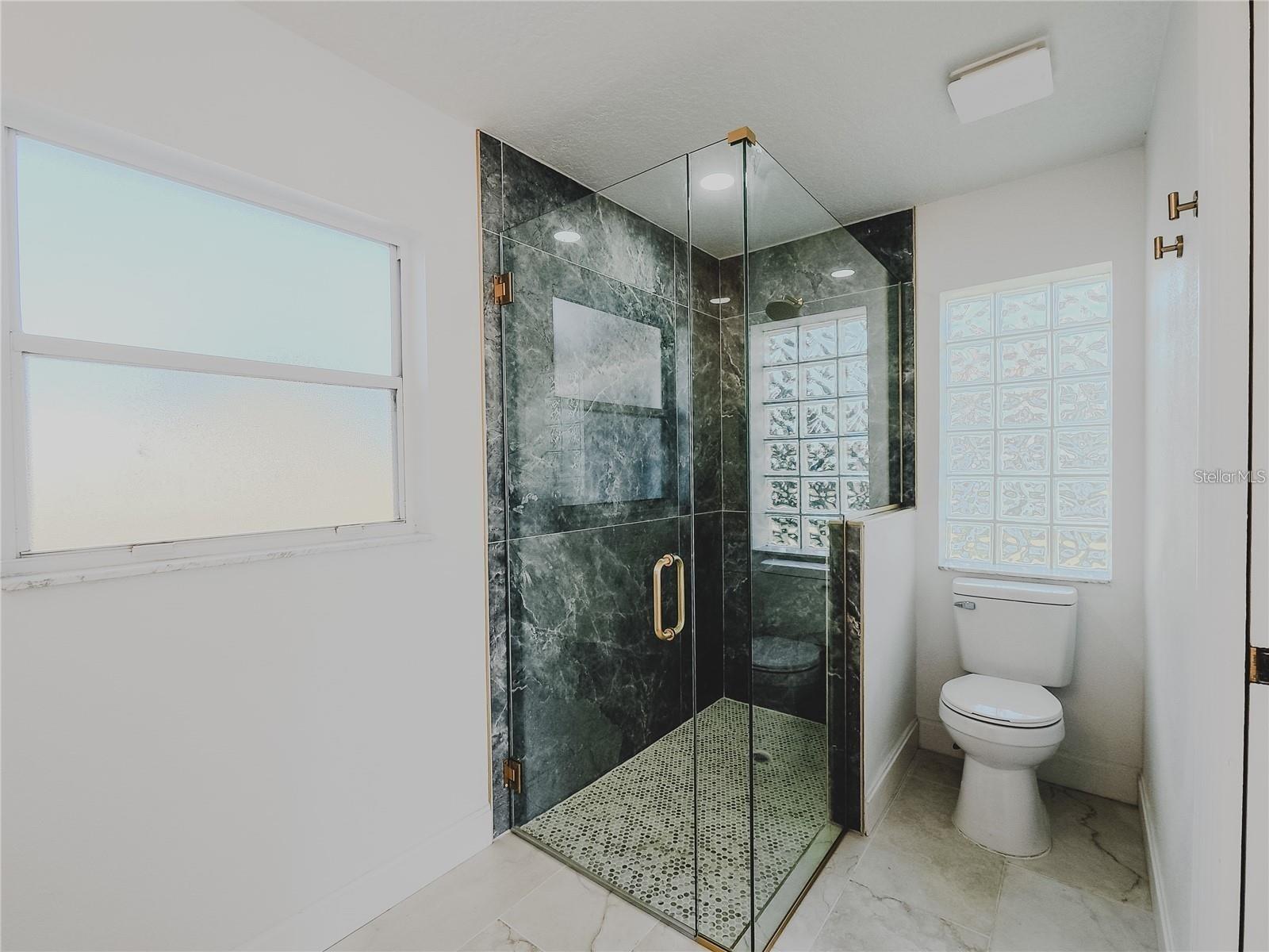 CRESCENT WEST SUB - Residential Lease