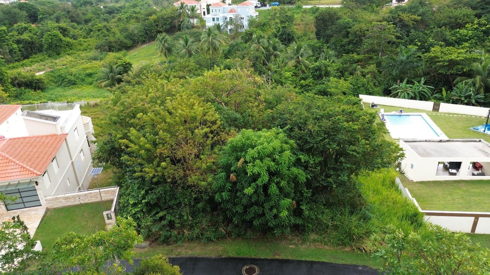 Land in Palmas Del Mar Community. This community has golf courses, private marinas, restaurants, walking trails and many sports facilities, like tennis courts. The community has a hotel, private school and stores. The land is available for construction with standards established by the community. Enjoy the sea breeze will living in a community that has all.
