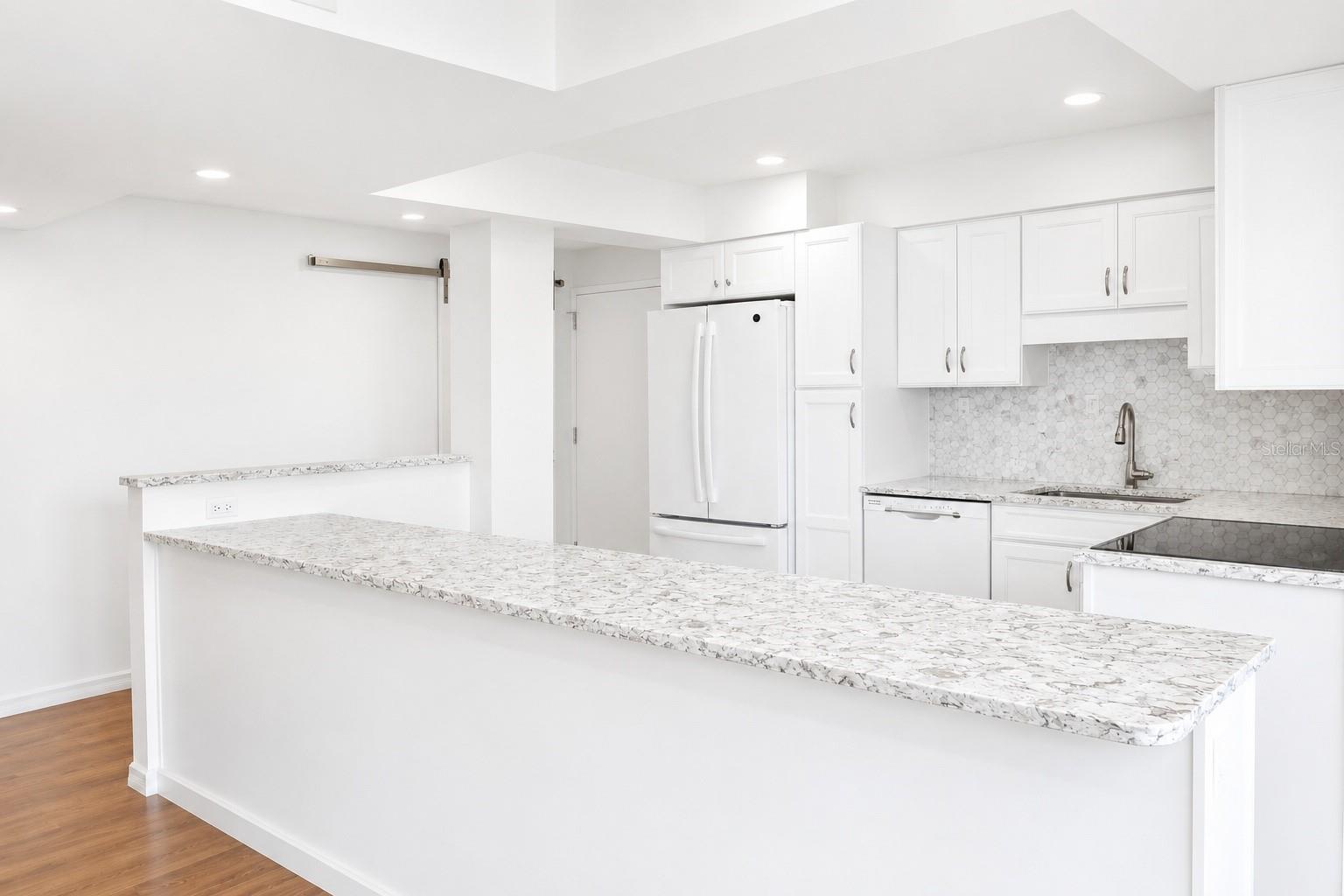 ESSEX HOUSE - Residential