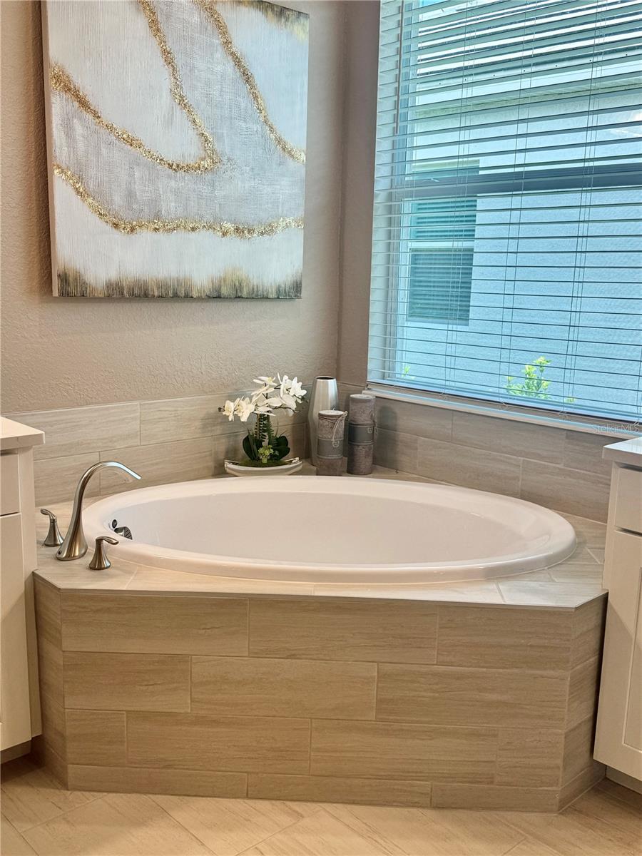 CALUSA COUNTRY CLUB - Residential Lease