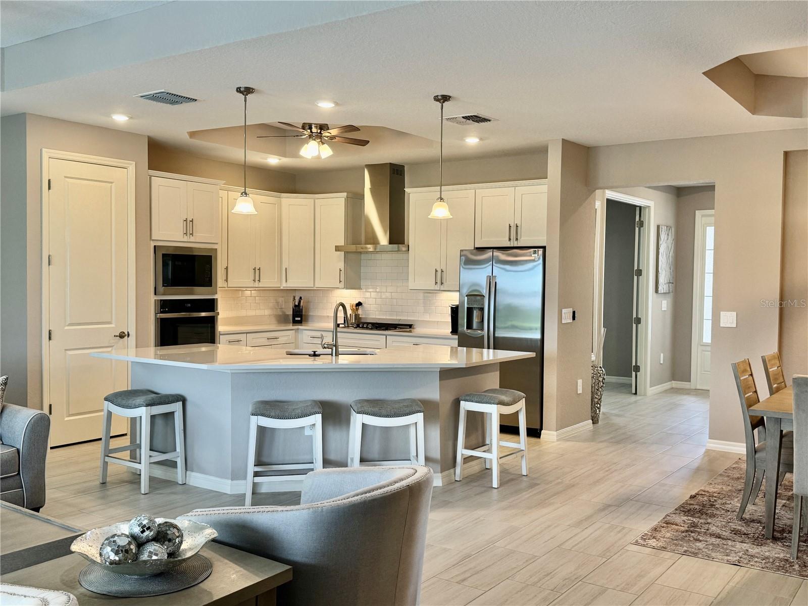 CALUSA COUNTRY CLUB - Residential Lease