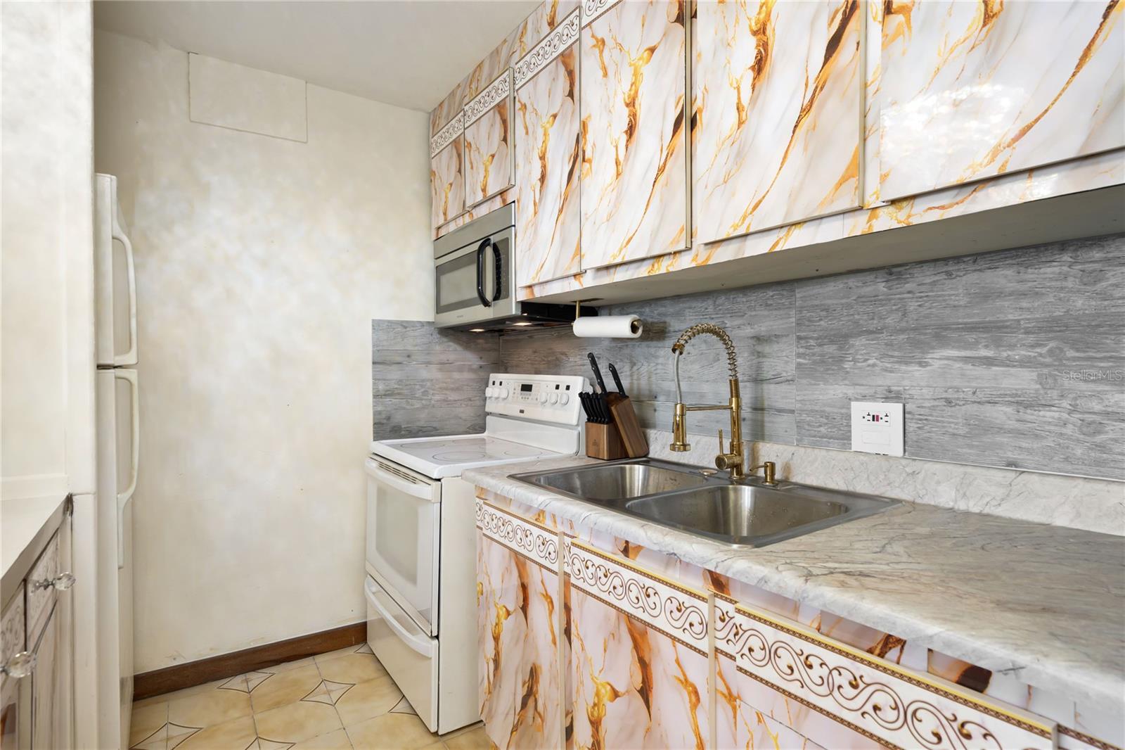 COND. TROPICANA - Residential Lease