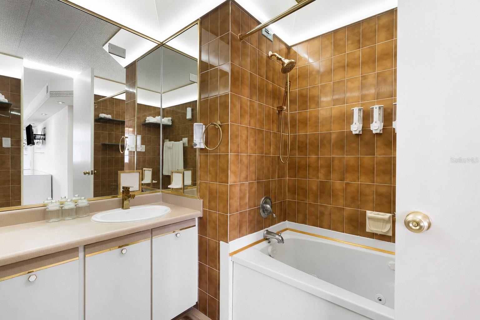 COND. TROPICANA - Residential Lease
