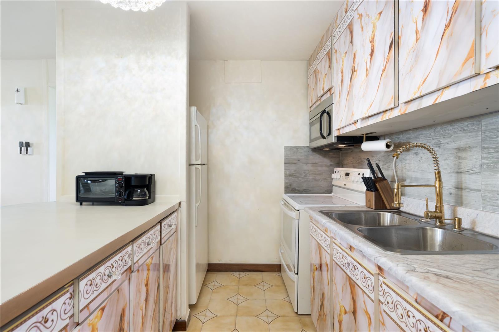 COND. TROPICANA - Residential Lease