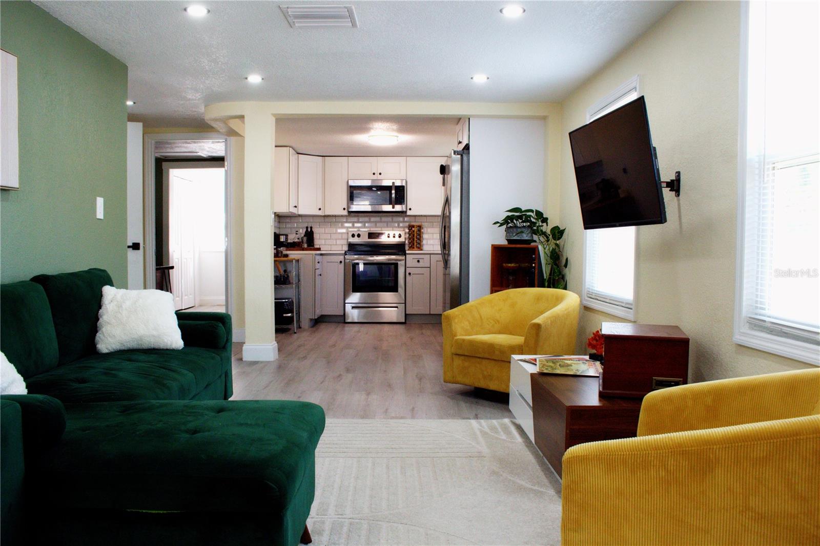 CRESTMONT - Residential Lease