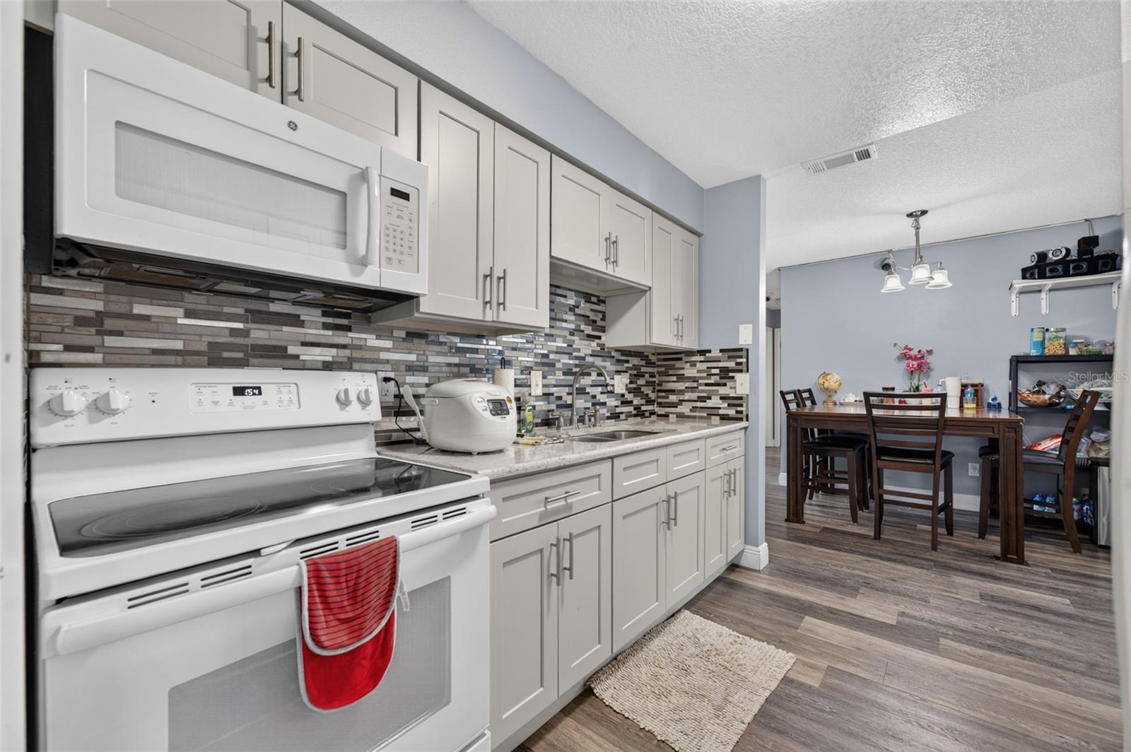 SKY LAKE OAK RIDGE SEC - Residential