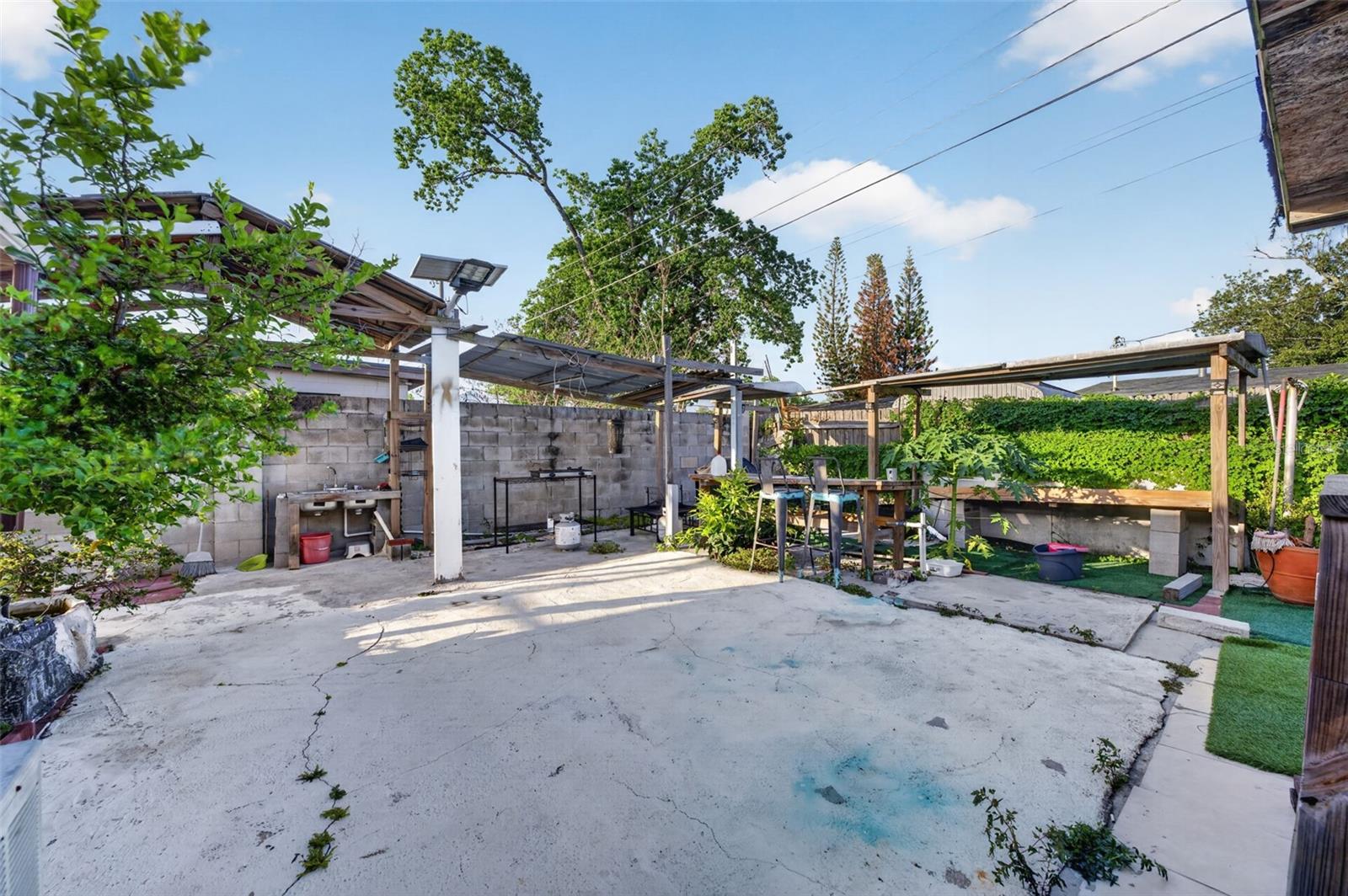 SKY LAKE OAK RIDGE SEC - Residential