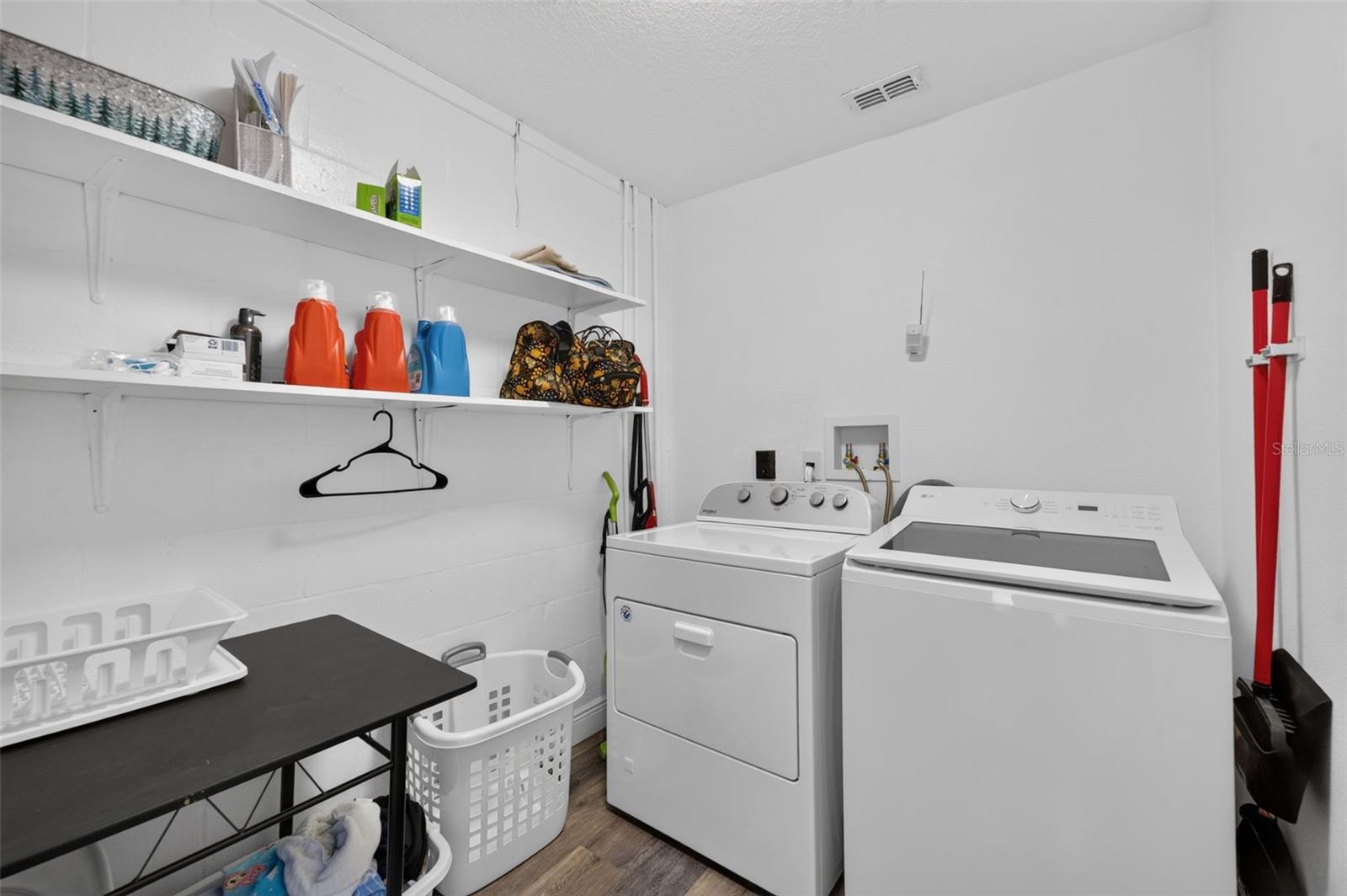 SKY LAKE OAK RIDGE SEC - Residential