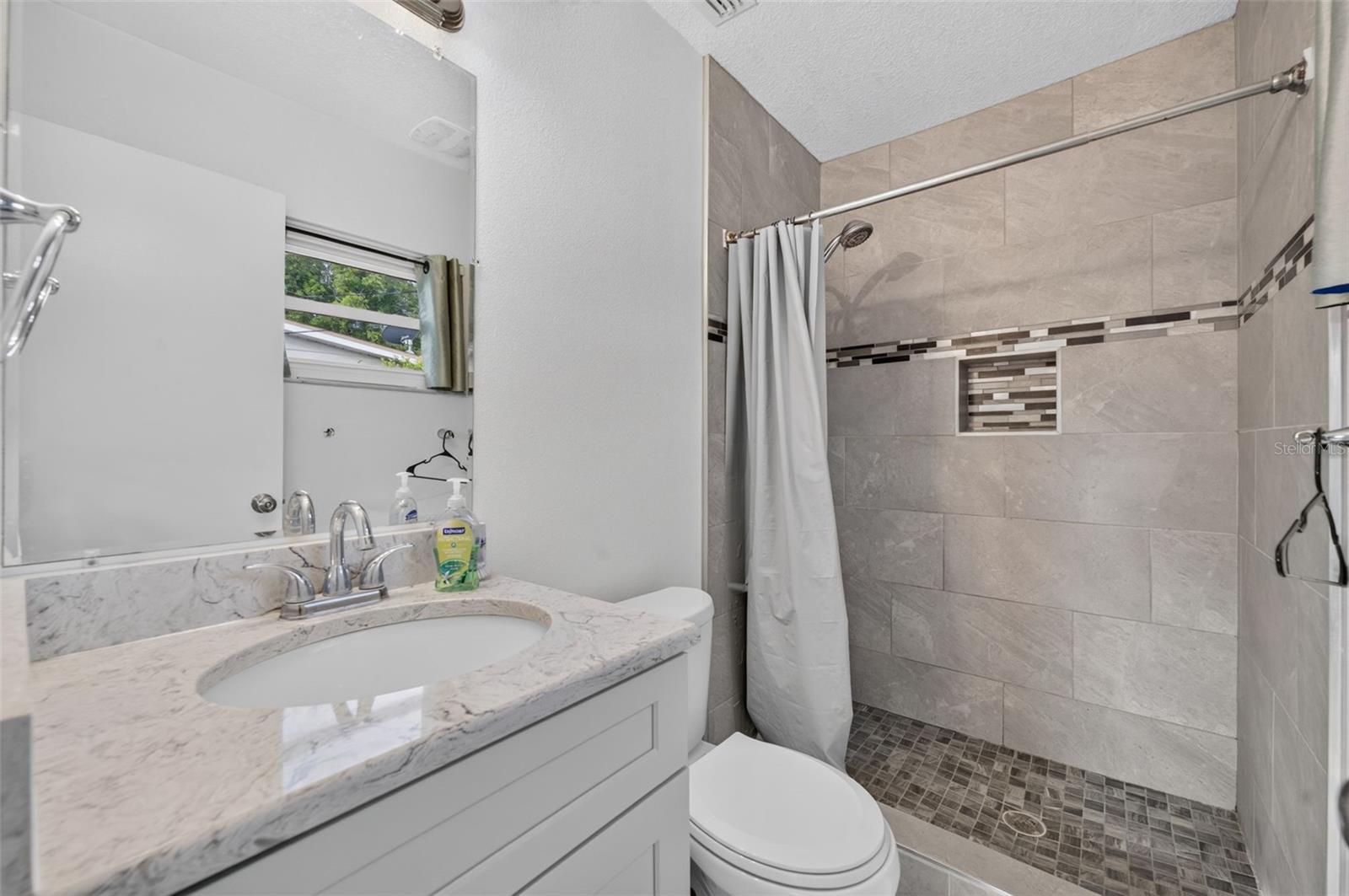 SKY LAKE OAK RIDGE SEC - Residential