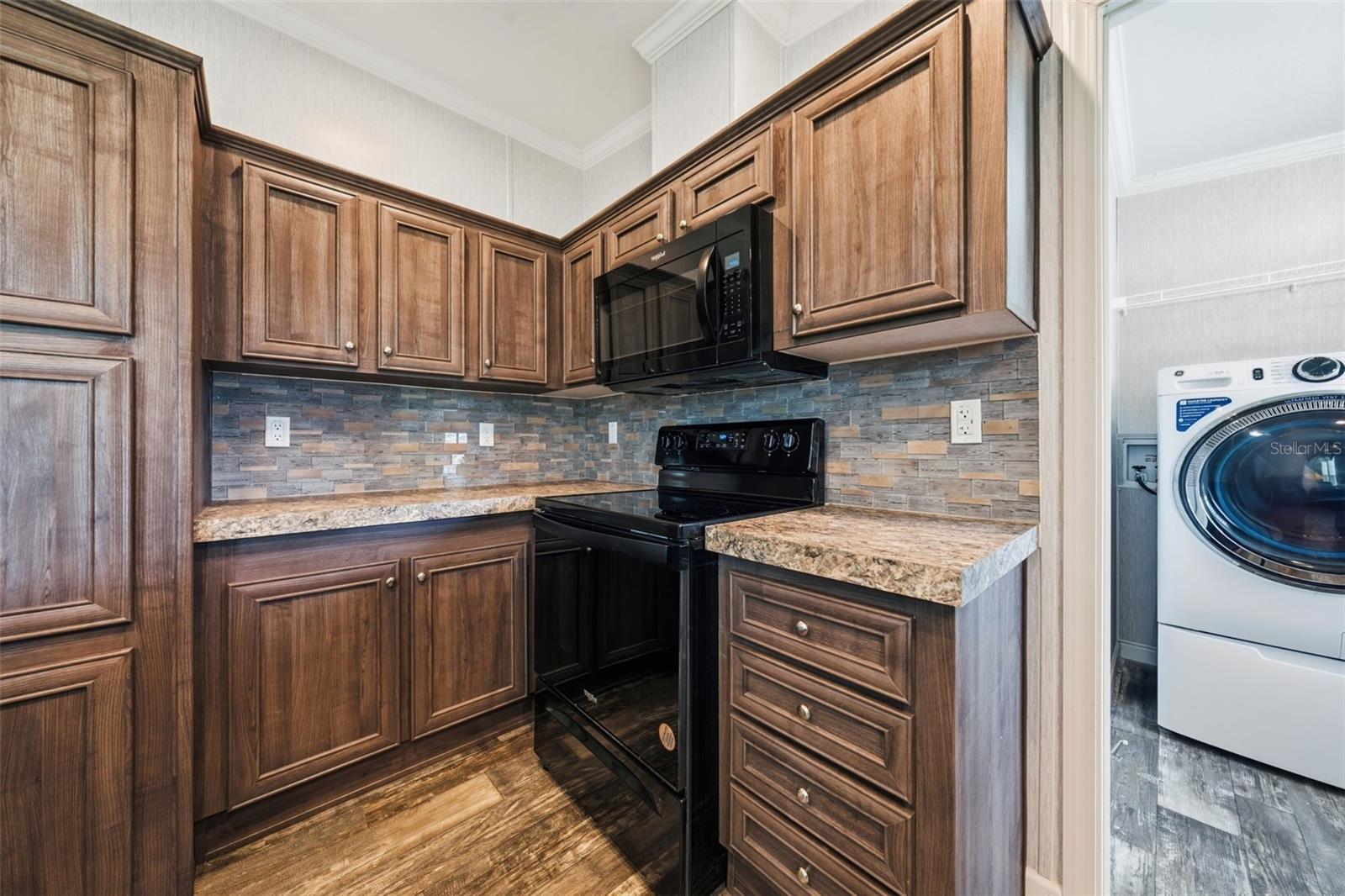 BELLEVIEW HILLS ESTATE - Residential