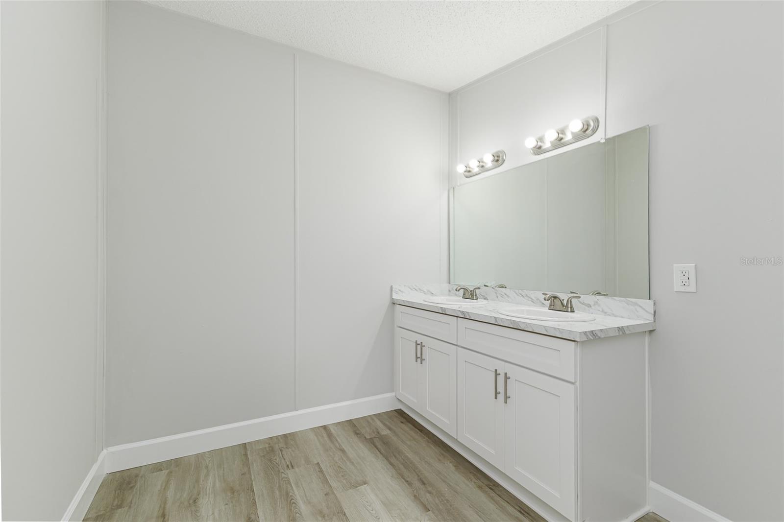OAKWOOD ESTS - Residential