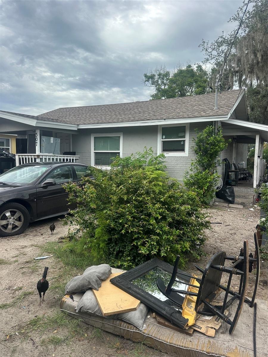 HANDY-MAN SPECIAL LOCATED WINTER HAVEN. PROPERTY IS A 3BEDROOM/2BATHROOM WITH 1,200 SQFT. PROPERTY WAS RENOVATED IN 2022. HOUSE NEEDS WORK.