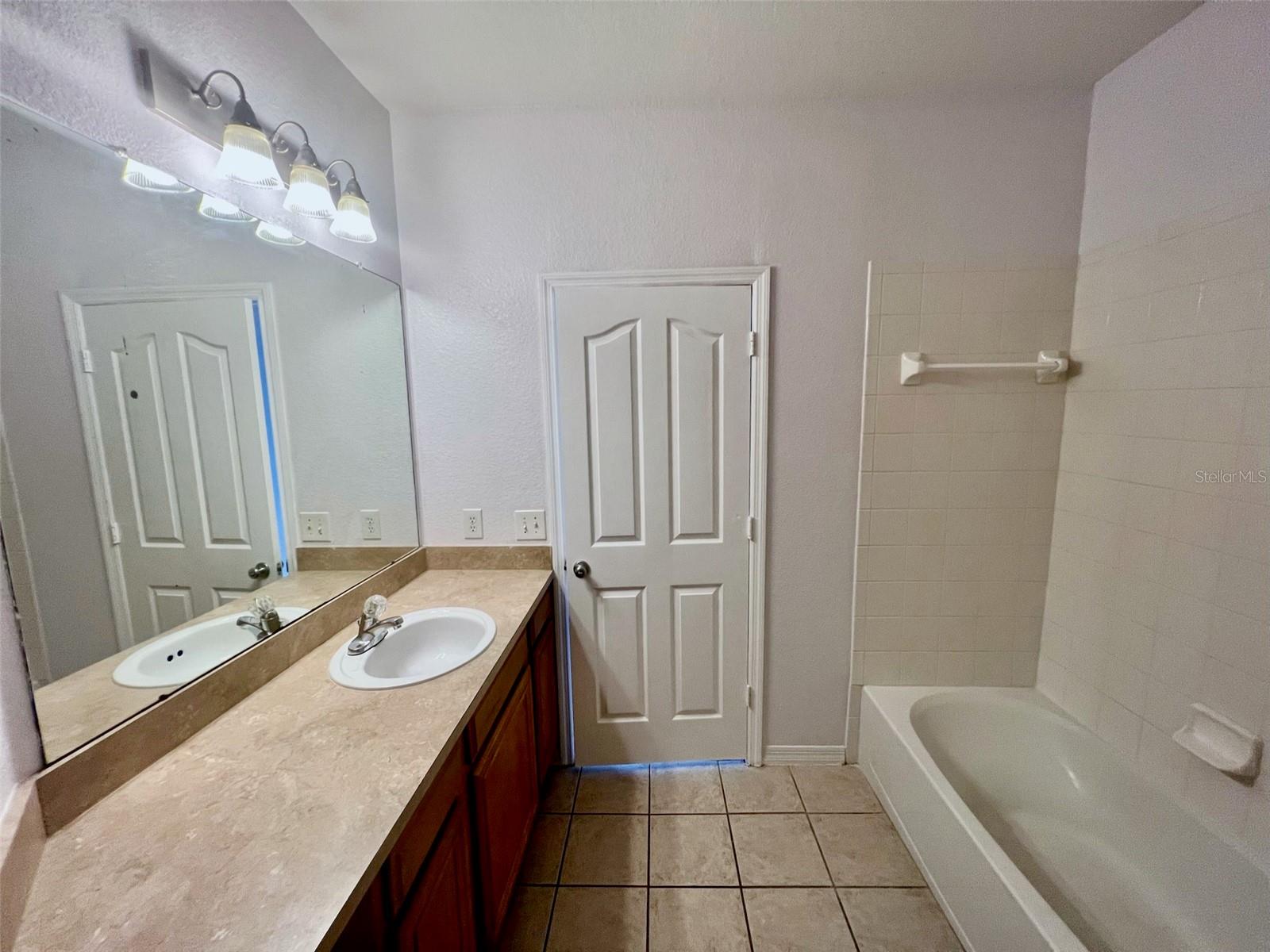 SERENATA CONDO - Residential Lease