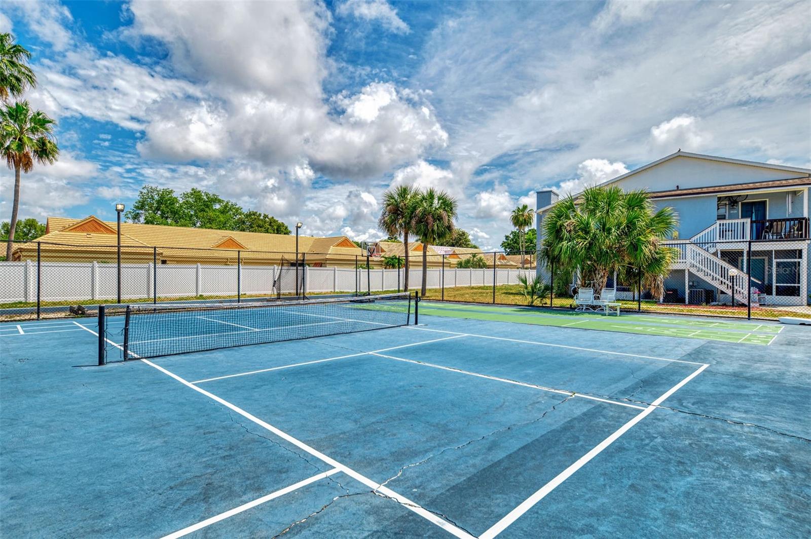 MIRROR LAKE CONDO SEC 3 - Residential