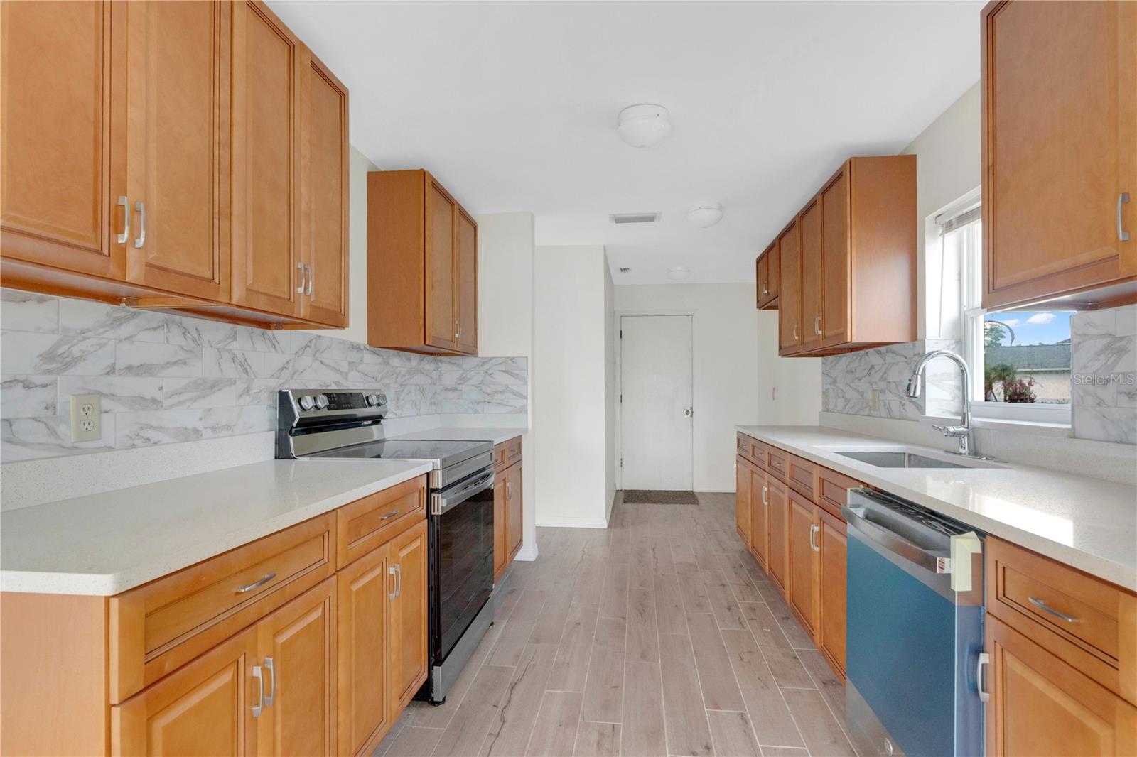 WHISPER LAKES - Residential