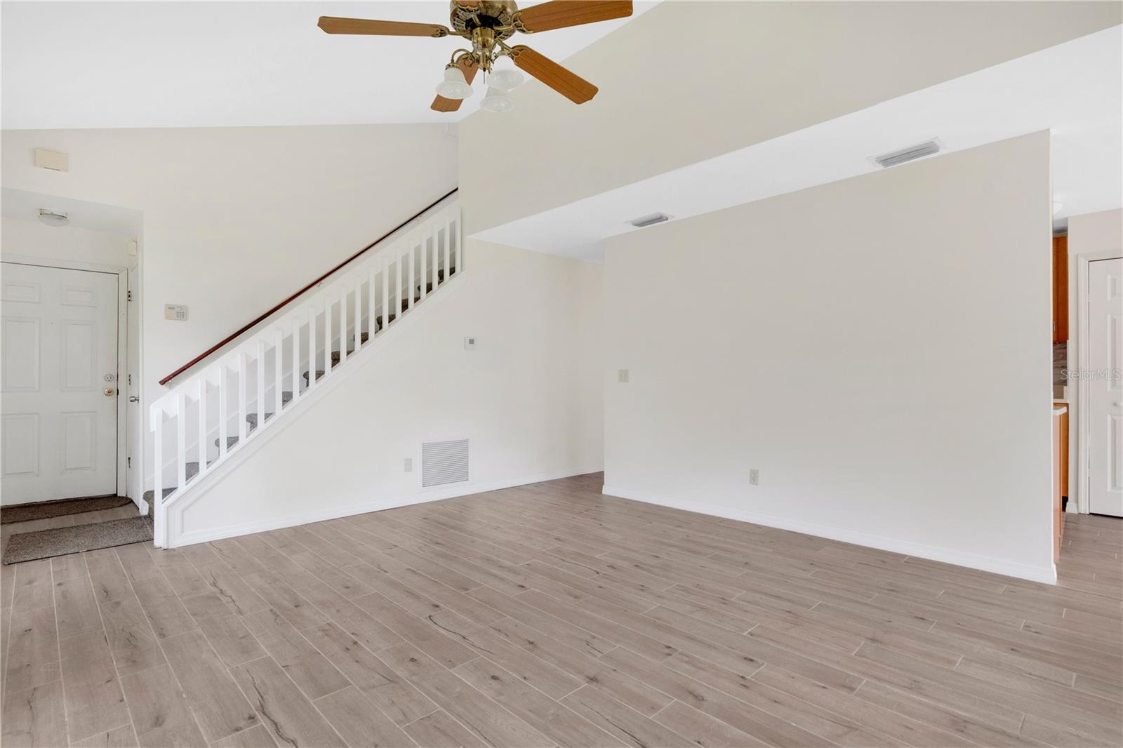 WHISPER LAKES - Residential