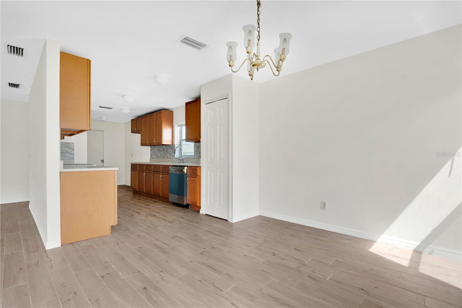 WHISPER LAKES - Residential