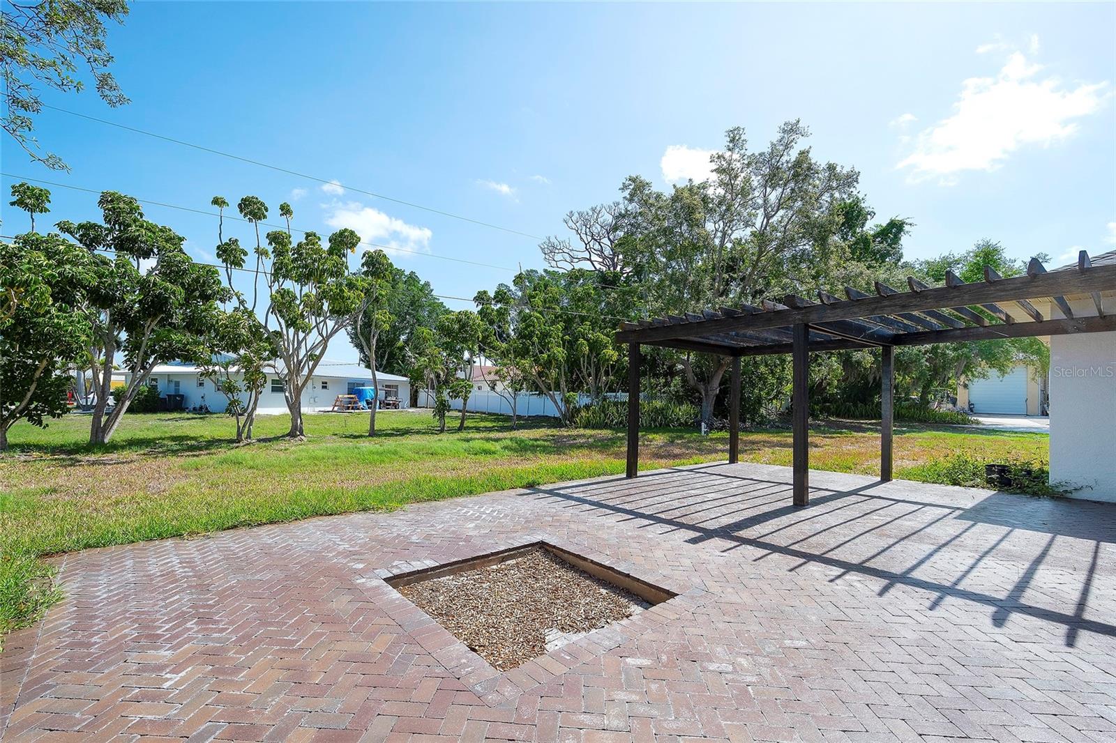 PALMA SOLA BAY GARDENS - Residential