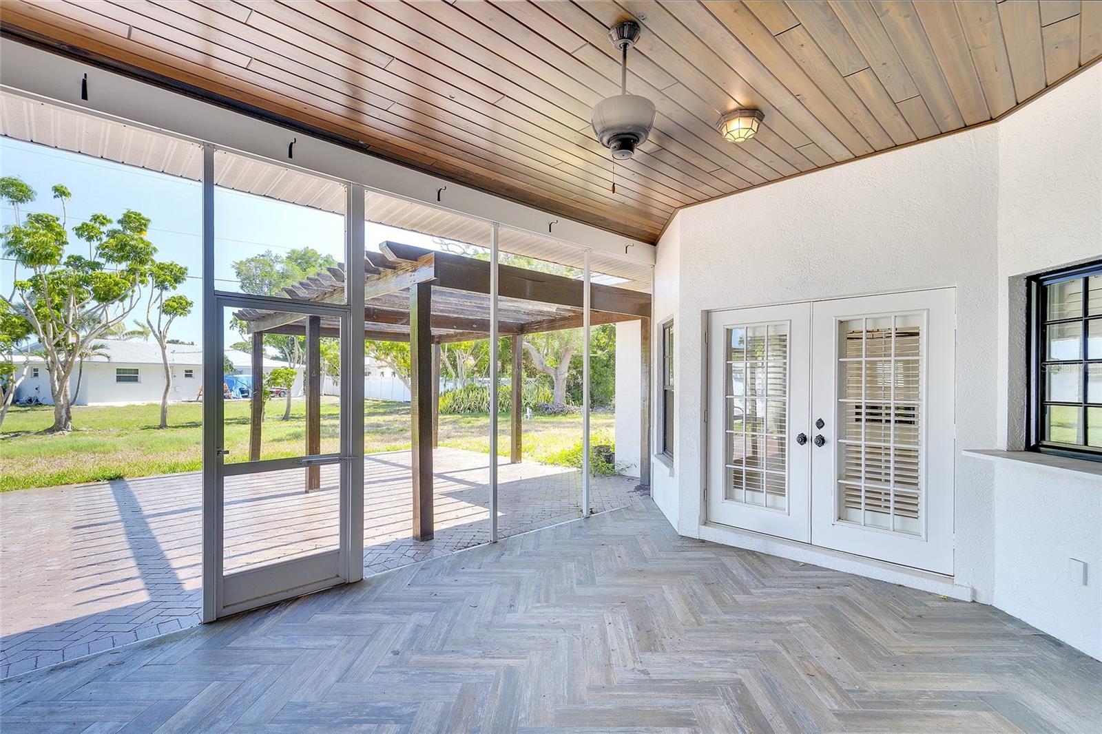 PALMA SOLA BAY GARDENS - Residential
