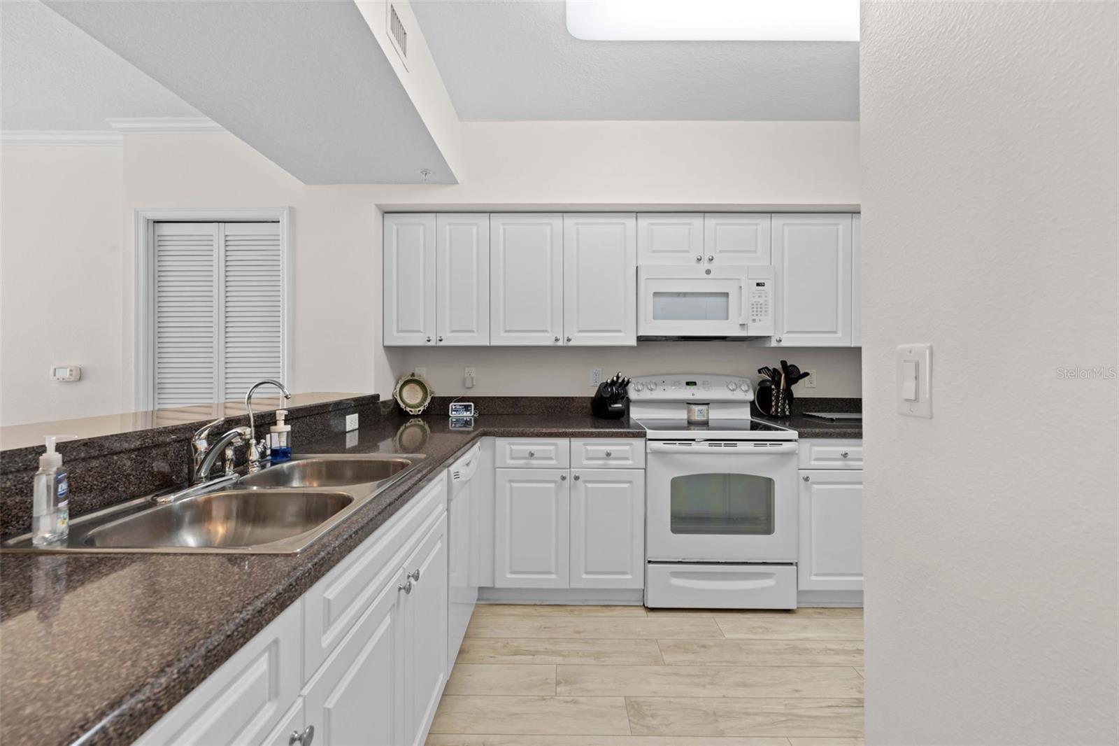 SEAVIEW PLACE - Residential