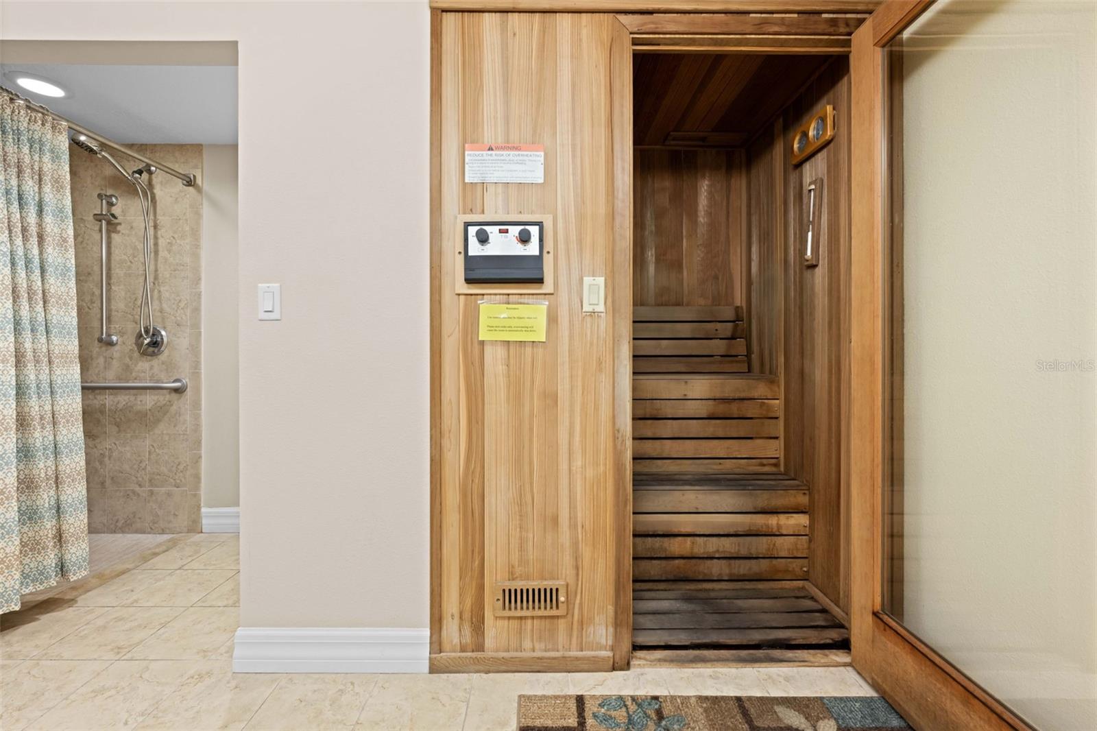 SEAVIEW PLACE - Residential