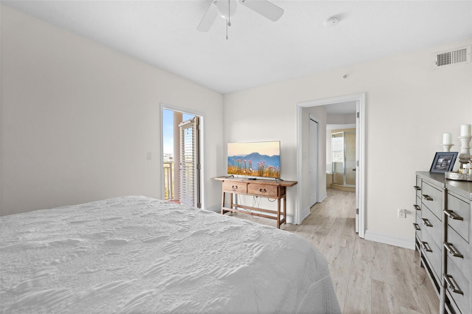 SEAVIEW PLACE - Residential