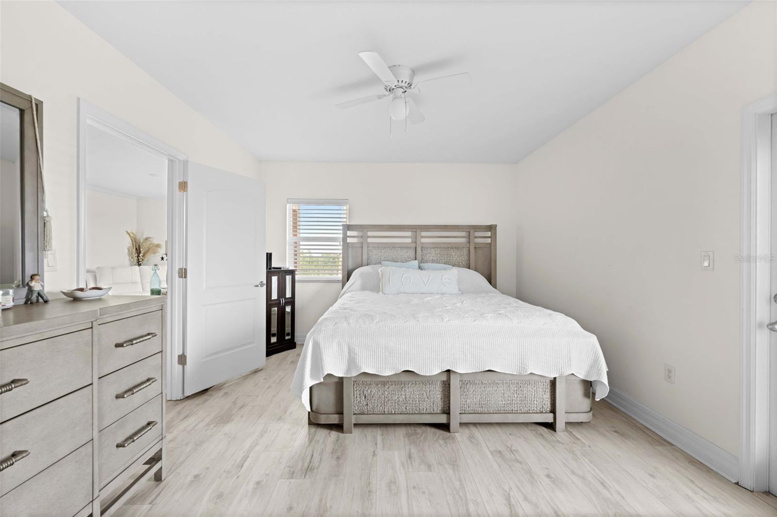 SEAVIEW PLACE - Residential