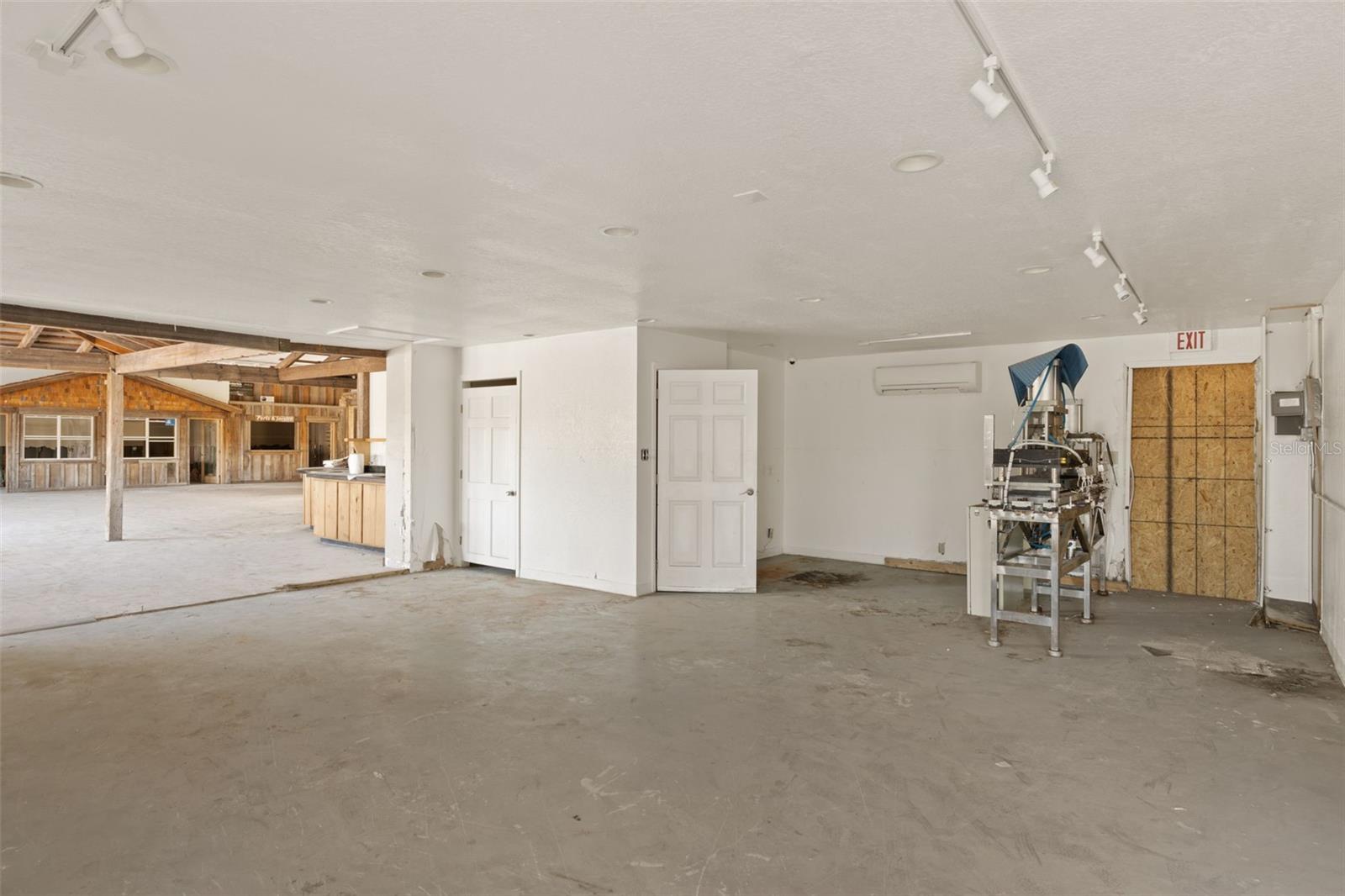 TIDEWATER COMM CENTER - Commercial Sale