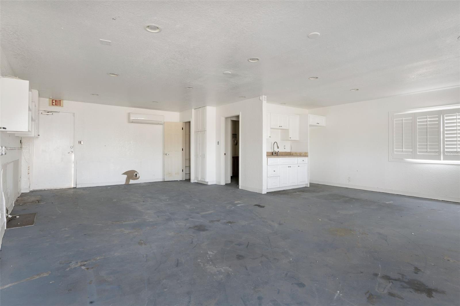TIDEWATER COMM CENTER - Commercial Sale