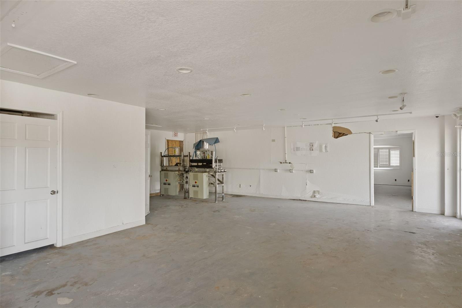 TIDEWATER COMM CENTER - Commercial Sale