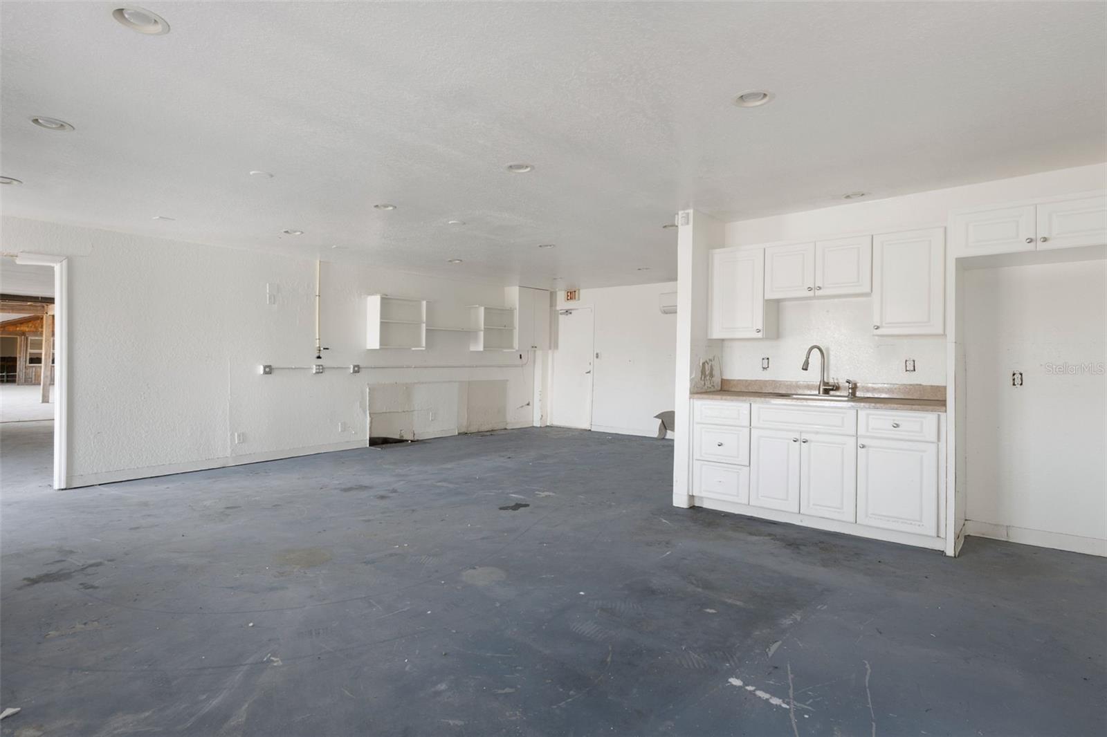 TIDEWATER COMM CENTER - Commercial Sale