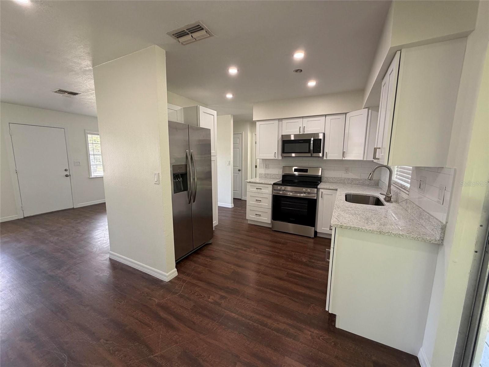 PARK LAKE ESTATES - Residential Lease