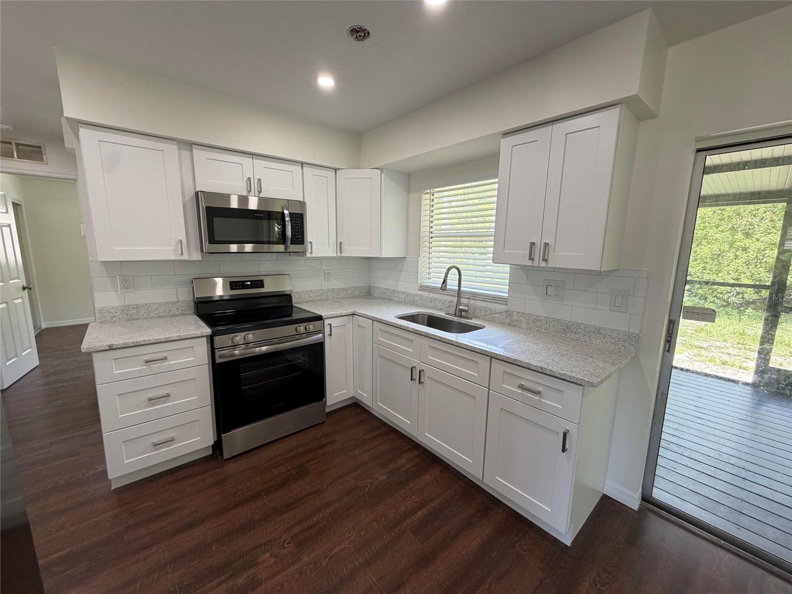 PARK LAKE ESTATES - Residential Lease