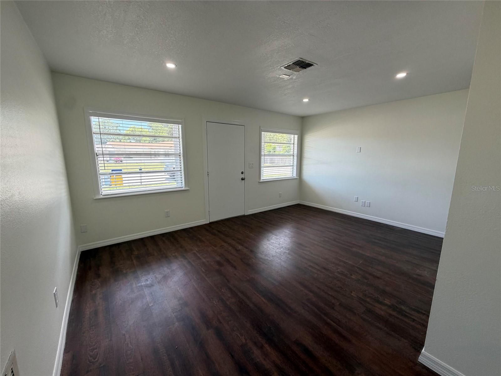 PARK LAKE ESTATES - Residential Lease