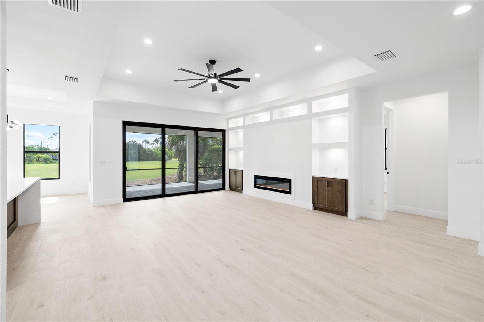 ROTONDA WEST PINE VALLEY - Residential