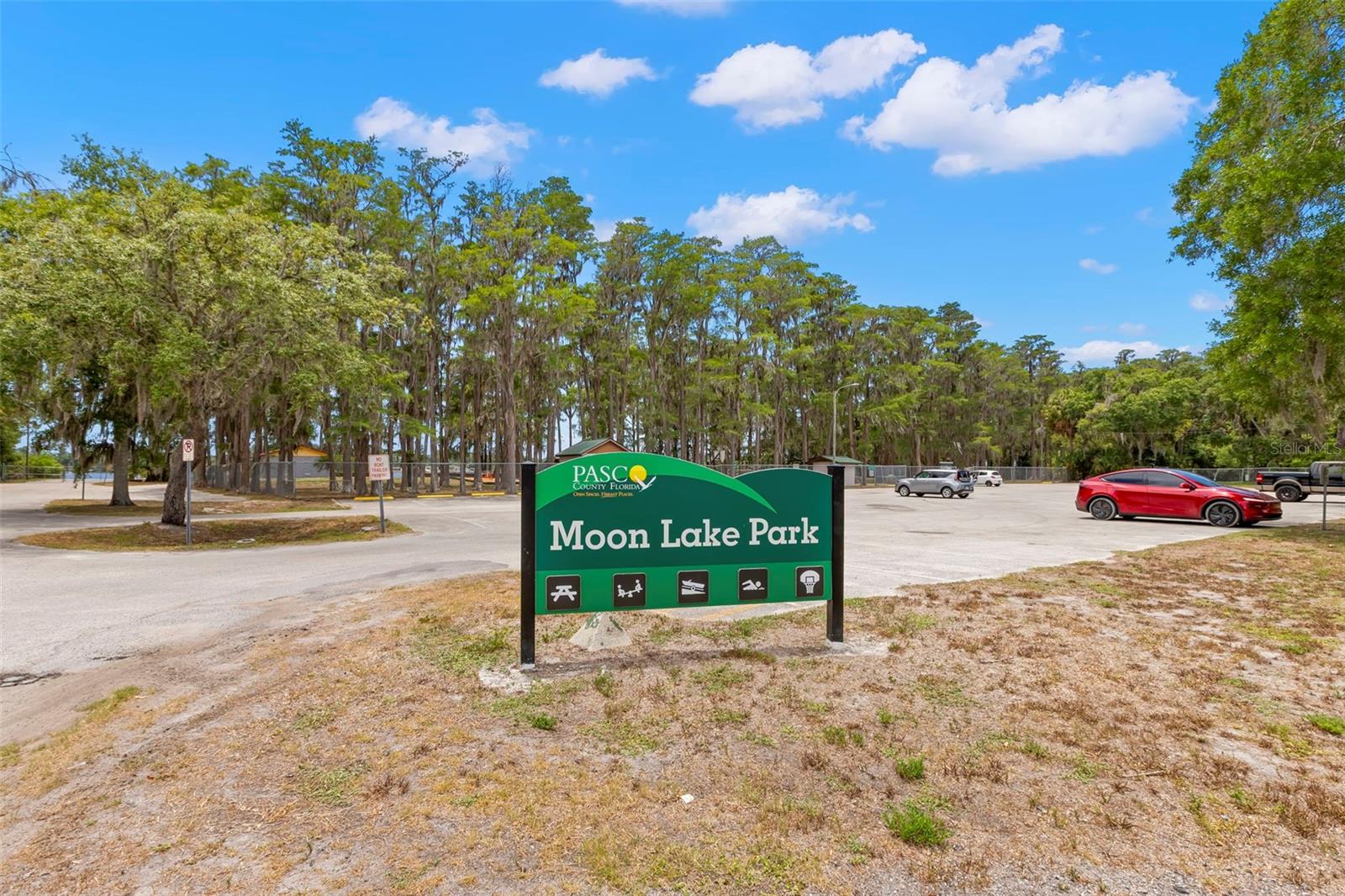 MOON LAKE ESTATES - Residential