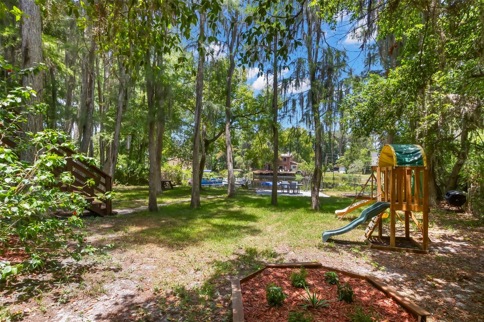 MOON LAKE ESTATES - Residential