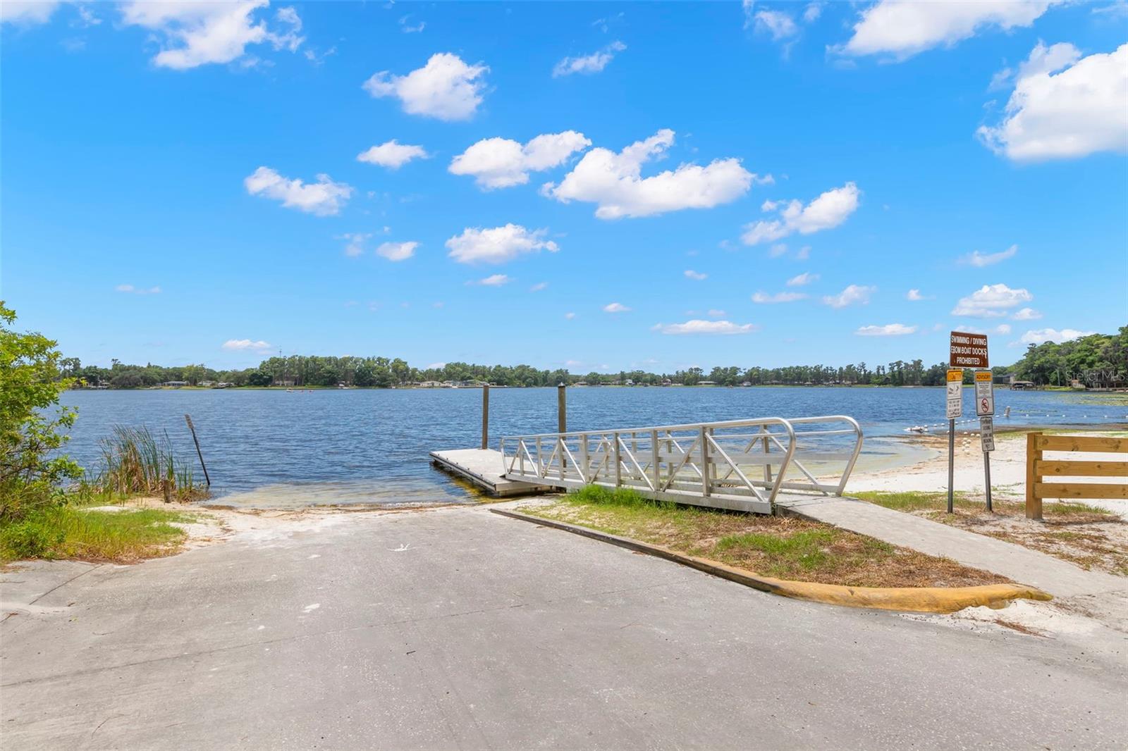 MOON LAKE ESTATES - Residential