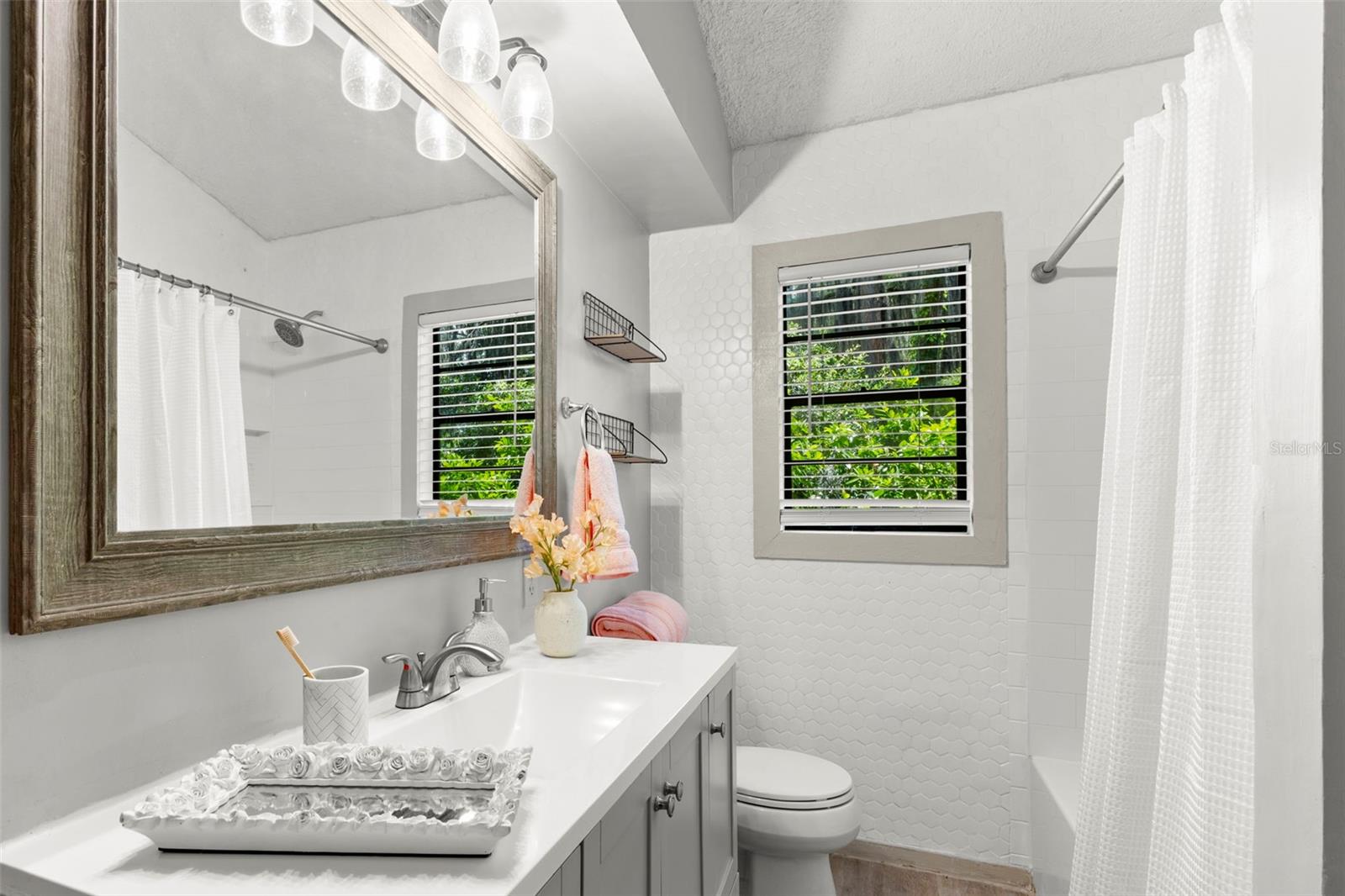 MOON LAKE ESTATES - Residential