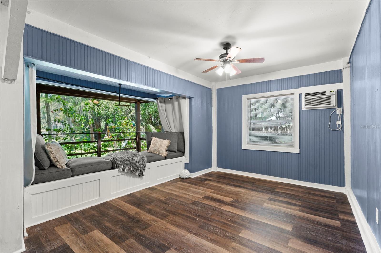 MOON LAKE ESTATES - Residential