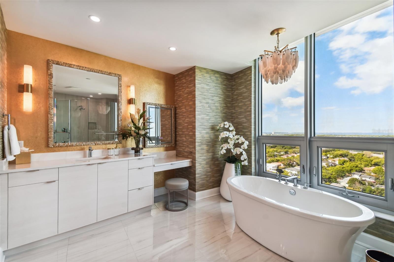 VIRAGE BAYSHORE - Residential