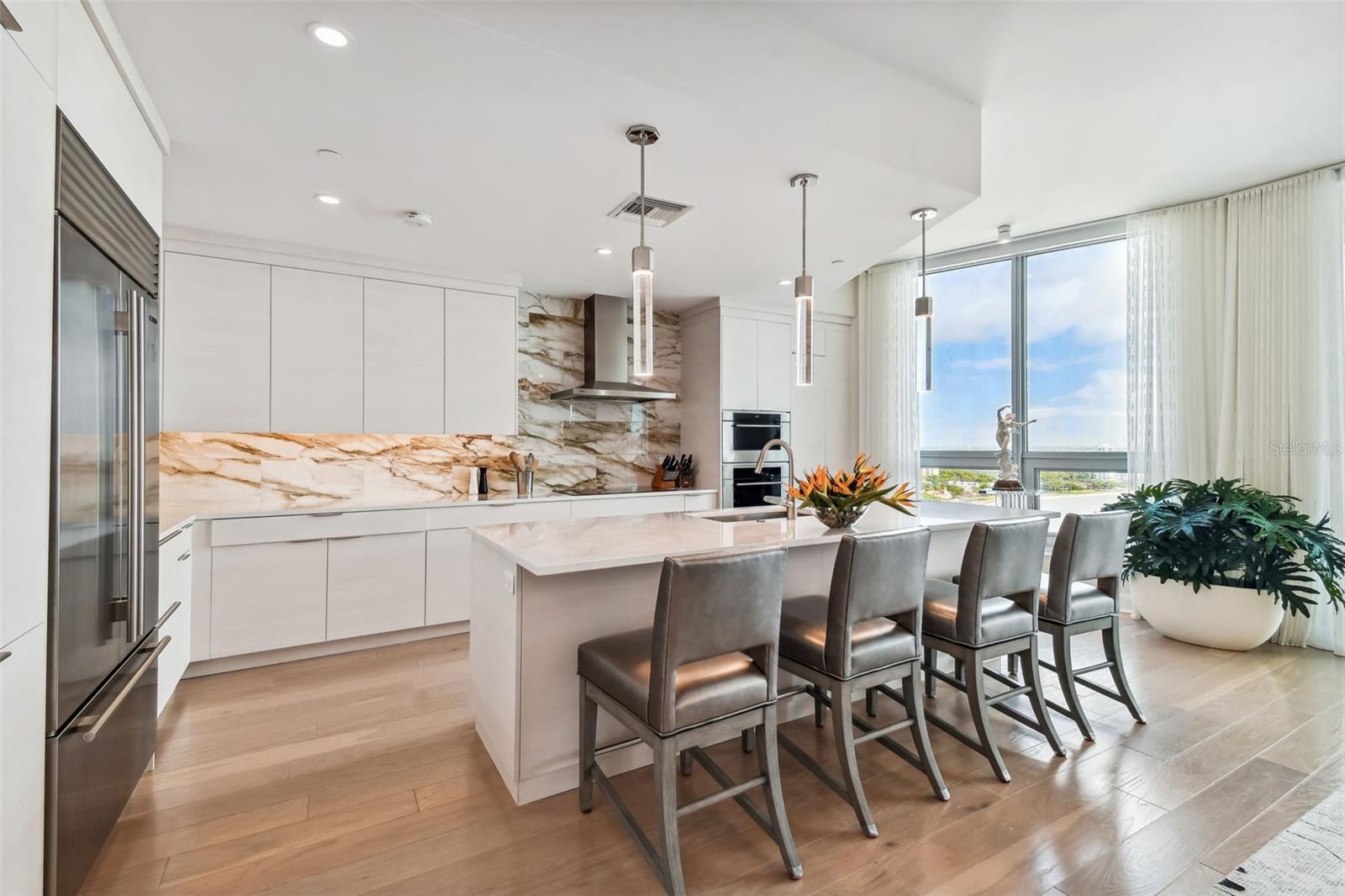 VIRAGE BAYSHORE - Residential