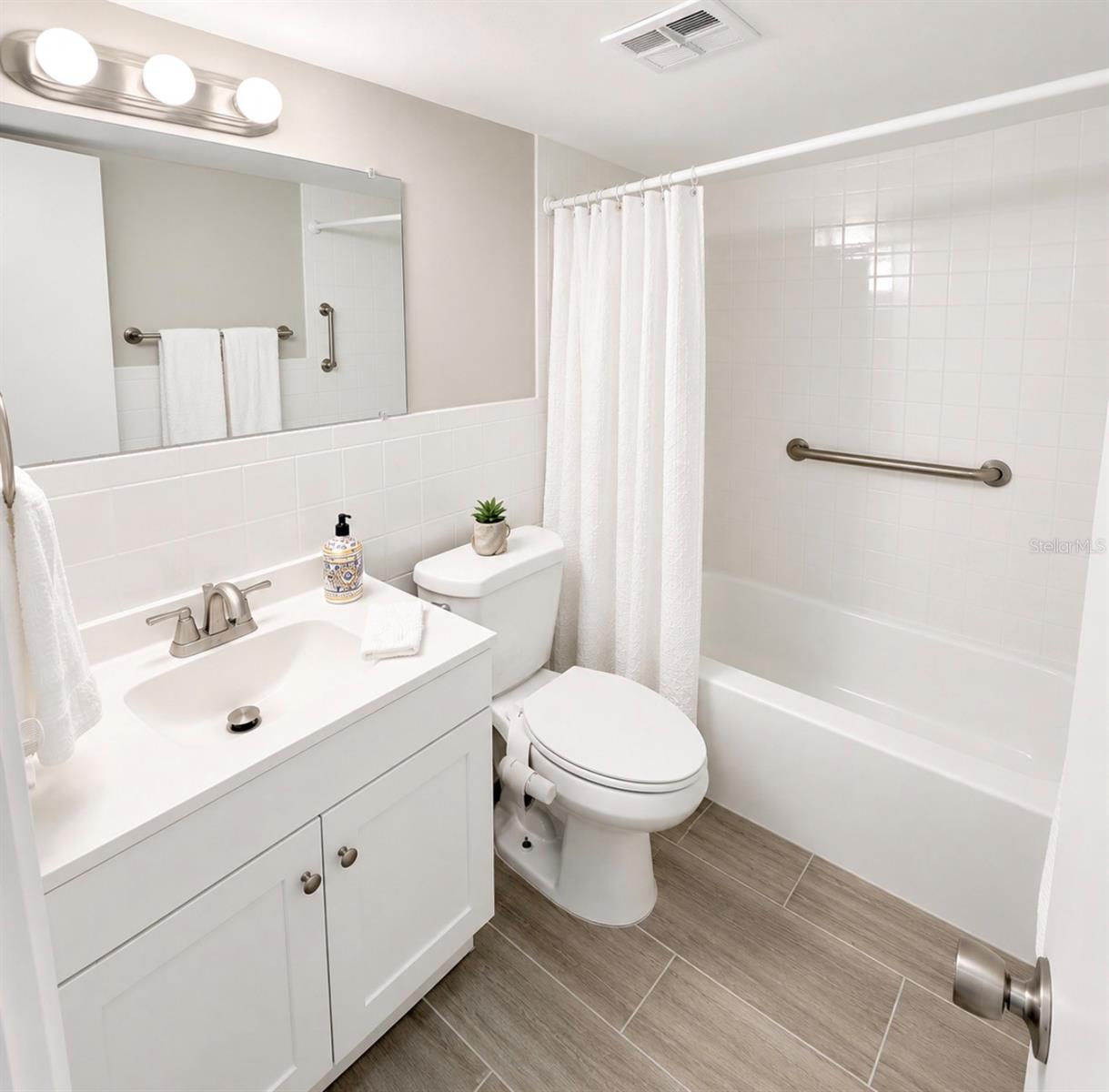 CLEARVIEW OAKS PARADISE - Residential