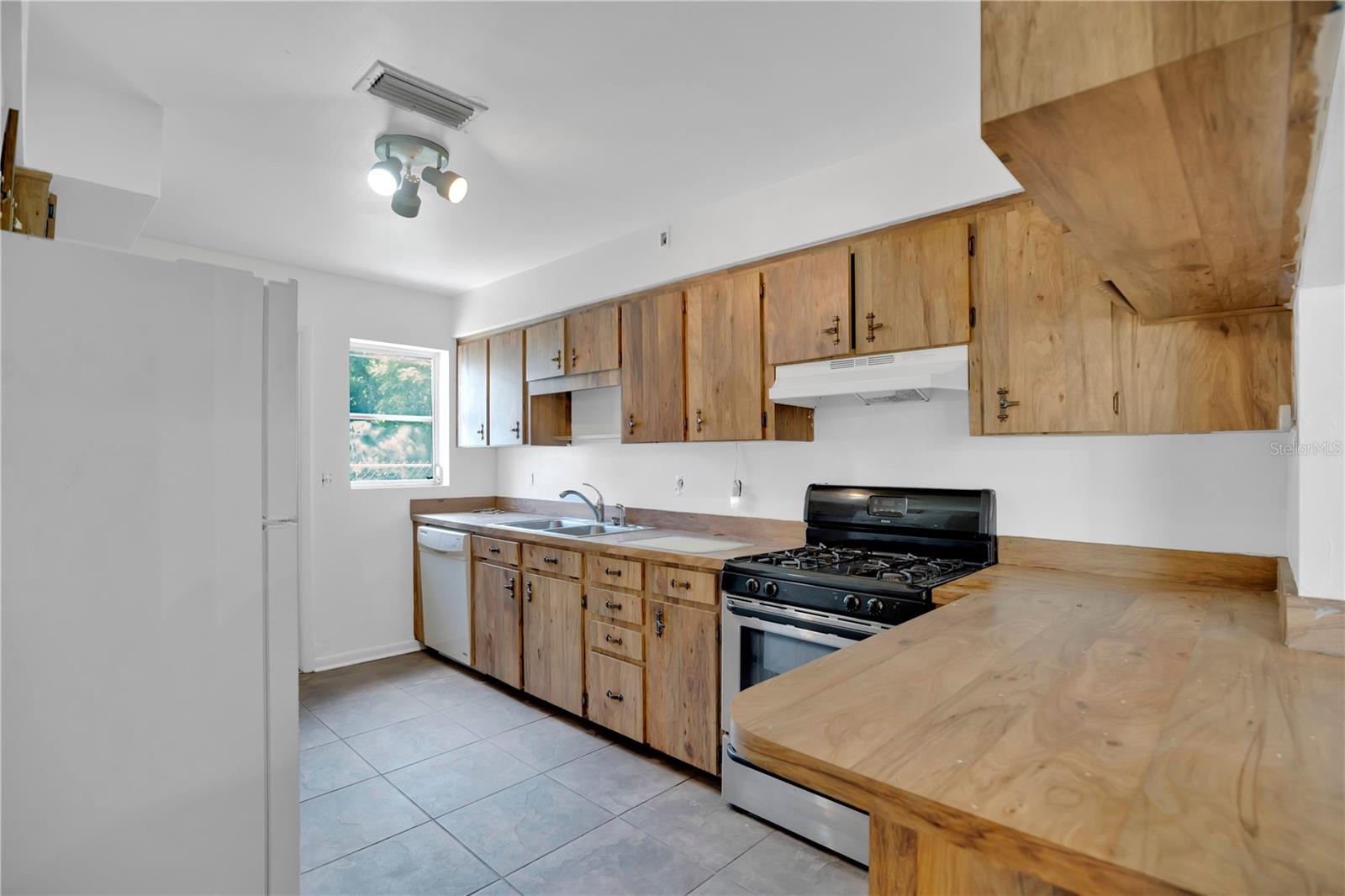 DELTONA LAKES UNIT 25 - Residential