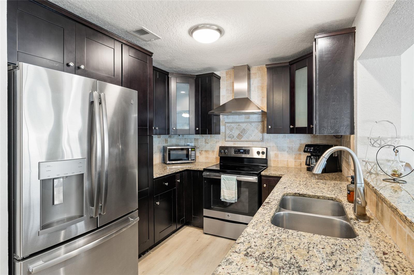 BONNIE BAY UNIT THREE PH ONE - Residential