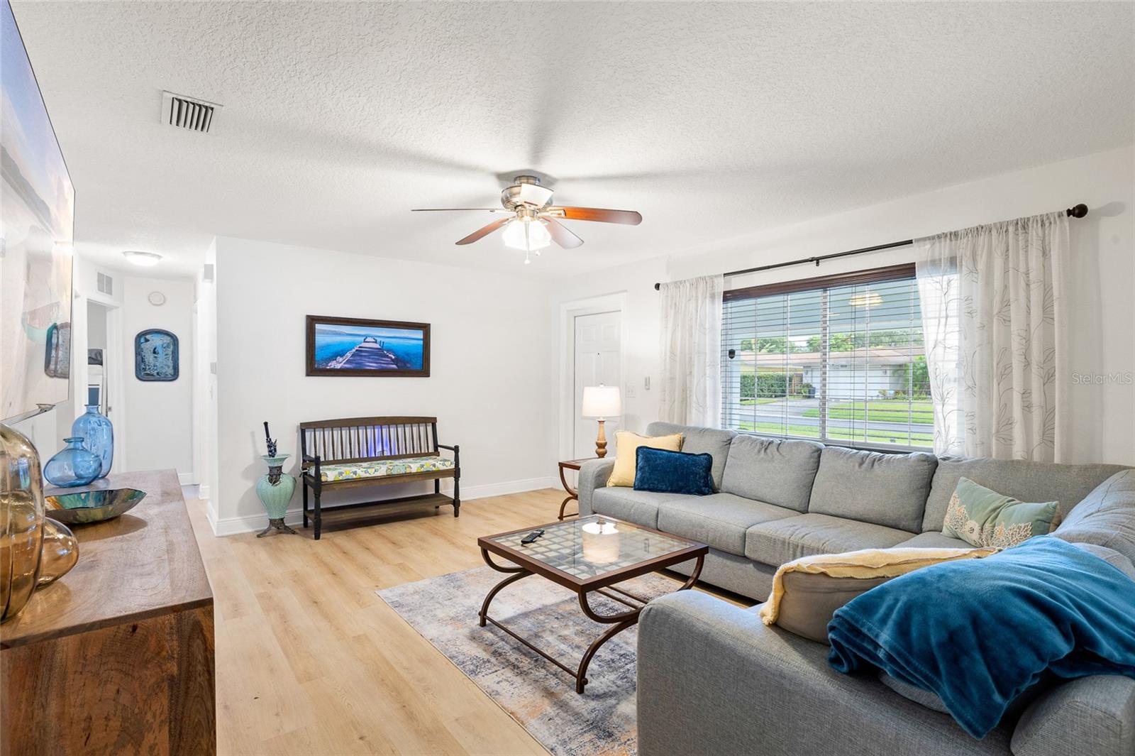 BONNIE BAY UNIT THREE PH ONE - Residential