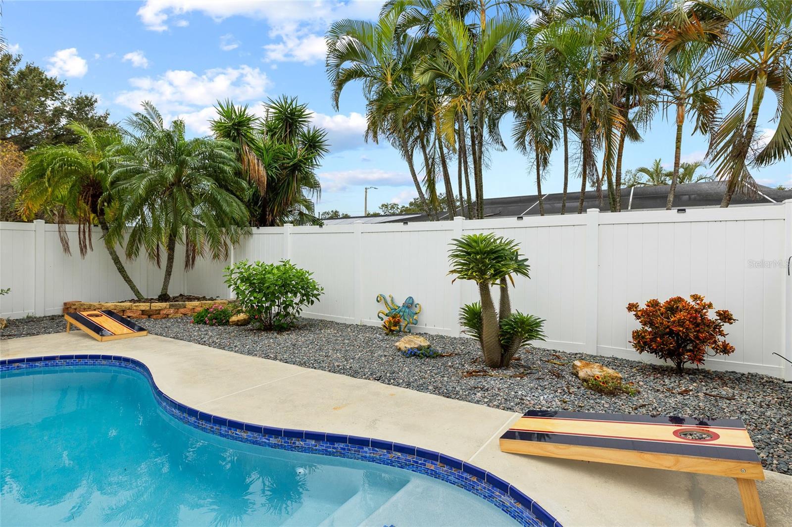 BONNIE BAY UNIT THREE PH ONE - Residential