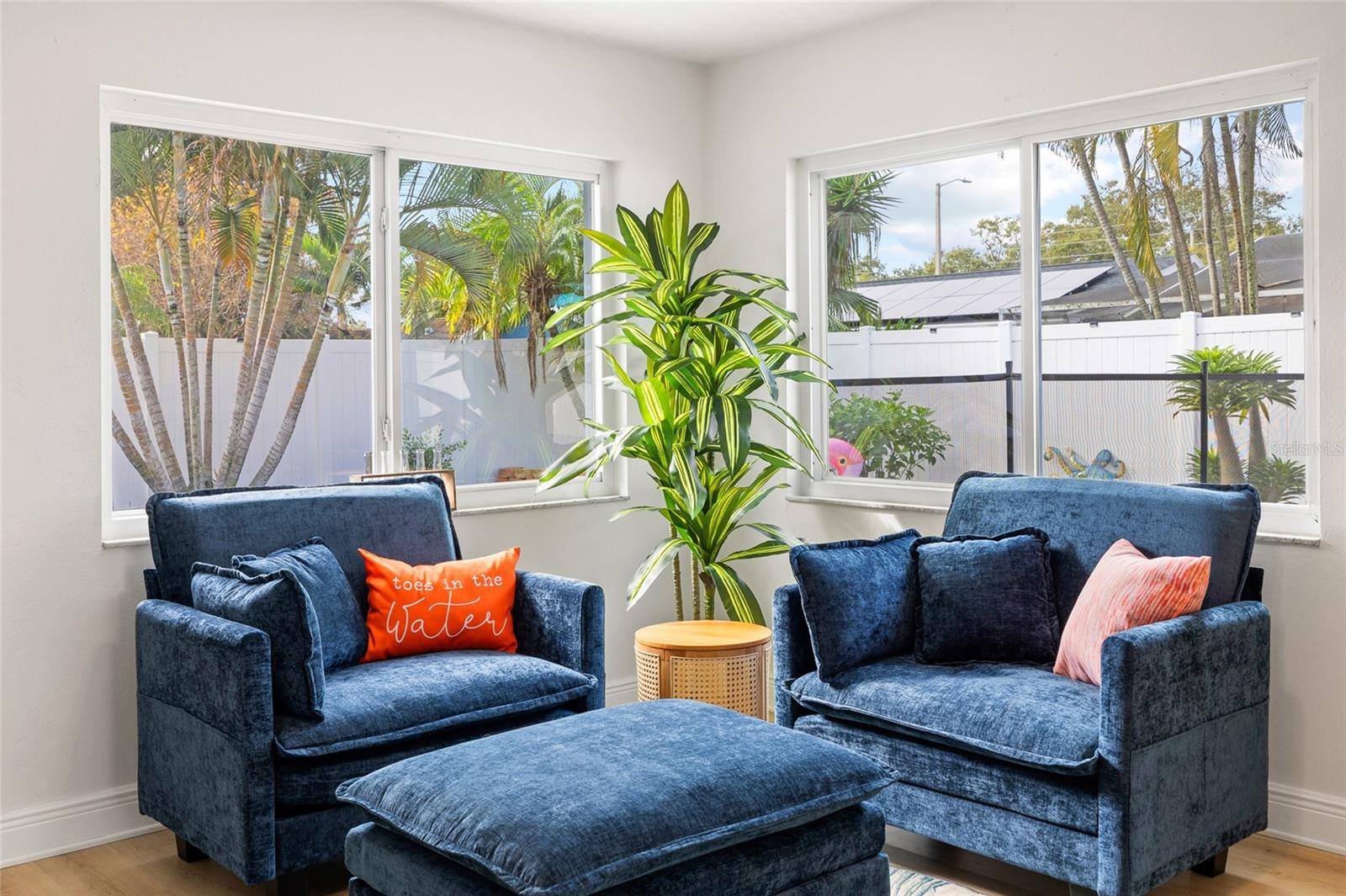 BONNIE BAY UNIT THREE PH ONE - Residential